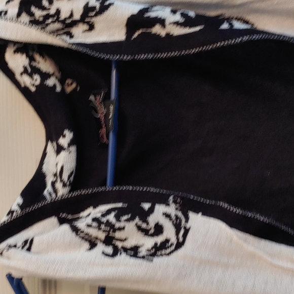 Vest - Picture 2 of 4